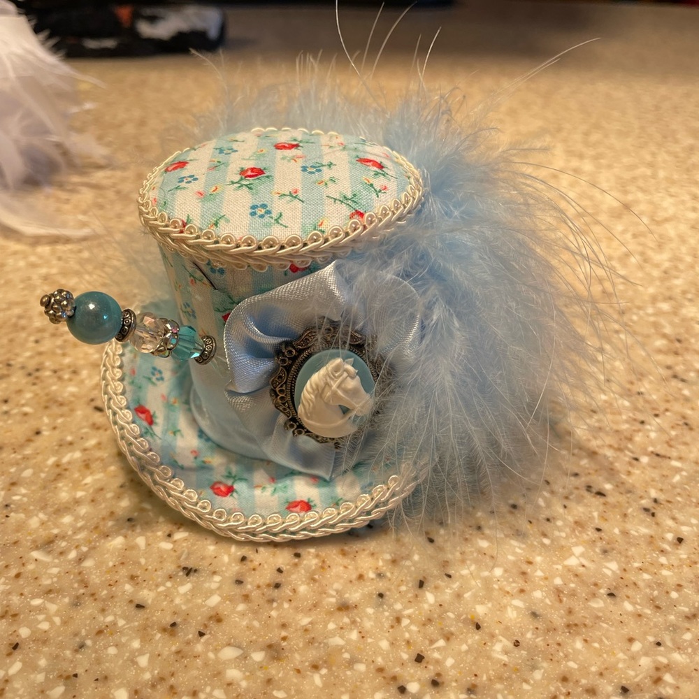 Tiny top hat from Chiki Bird hattery